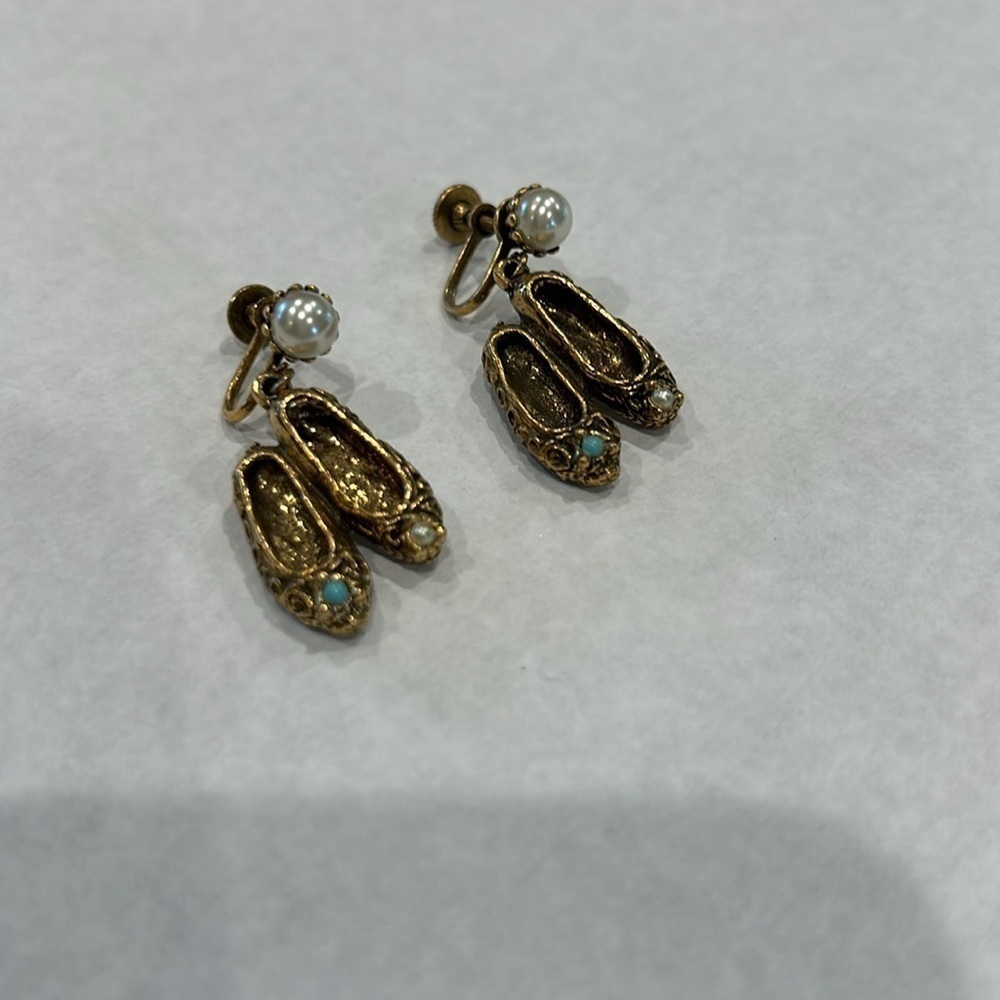 Vintage 1950s shoe dangle earrings screw back gold tone with stone jewel